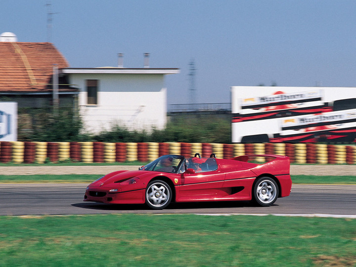 1995 – Ferrari F50 – 1:27 – 4,7 liter, V12, 520 lóerő, 325 km/h
