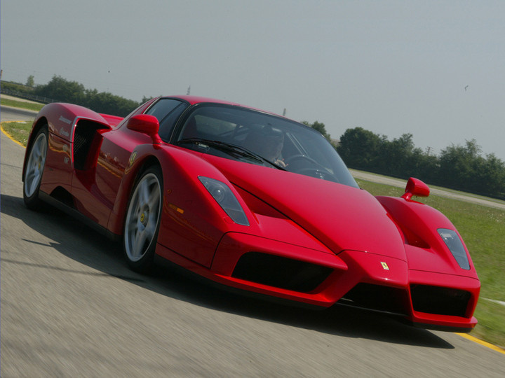 2002 – Ferrari Enzo – 1:24,9 – 6 liter, V12, 660 lóerő, 350+ km/h