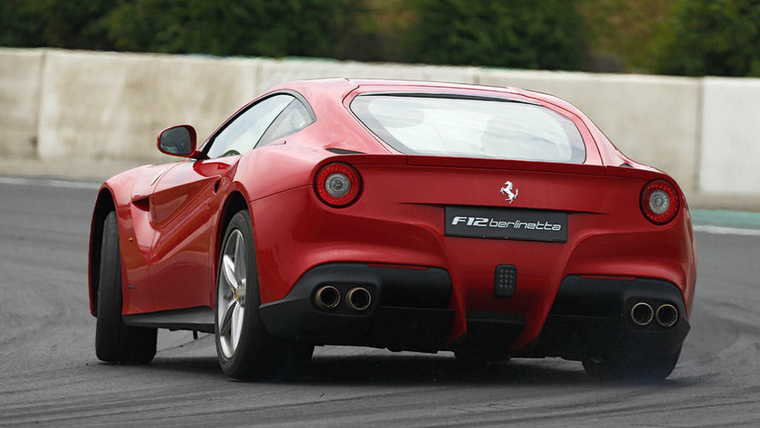 2012 – Ferrari F12 Berlinetta – 1:23 – 6,3 liter, V12, 740 lóerő, 340+ km/h