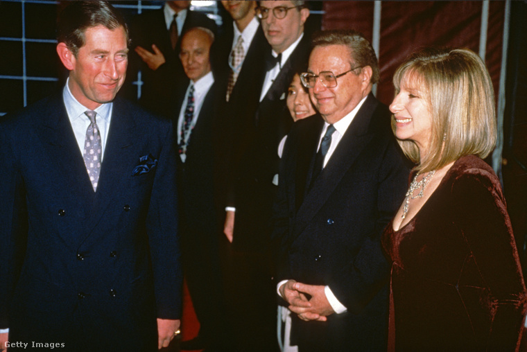 Amikor a brit trónörököse, III. Károly király találkozott a hollywoodi ikonnal, Barbra Streisanddal, kevesen sejtették, hogy ez a találkozó több mint egy egyszerű udvariassági látogatás lesz. (Fotó: Anwar Hussein / Getty Images Hungary)