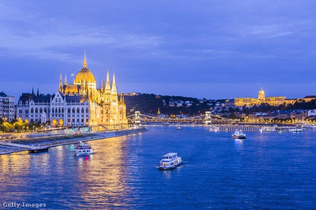 A reformkor óta jönnek-mennek a hajók a Duna budapesti szakaszán