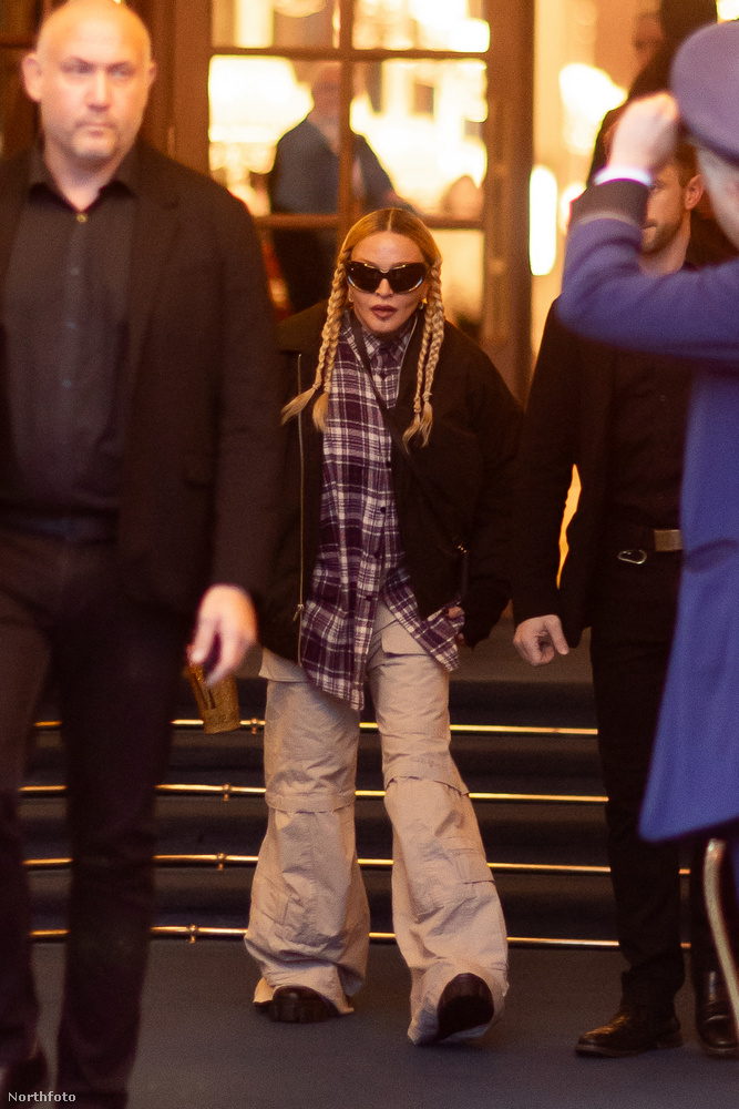 Madonnát ismét a párizsi Ritz Hotelnél fotózták le, a Kölnben adott koncertjei után ugyanis visszatért a francia fővárosba, hogy november 19- és 20-án ismét ott lépjen fel