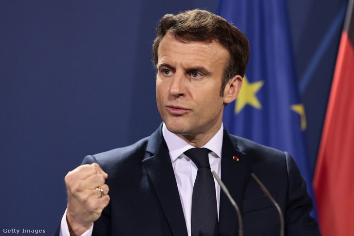 Emmanuel Macron 2022. február 8-án