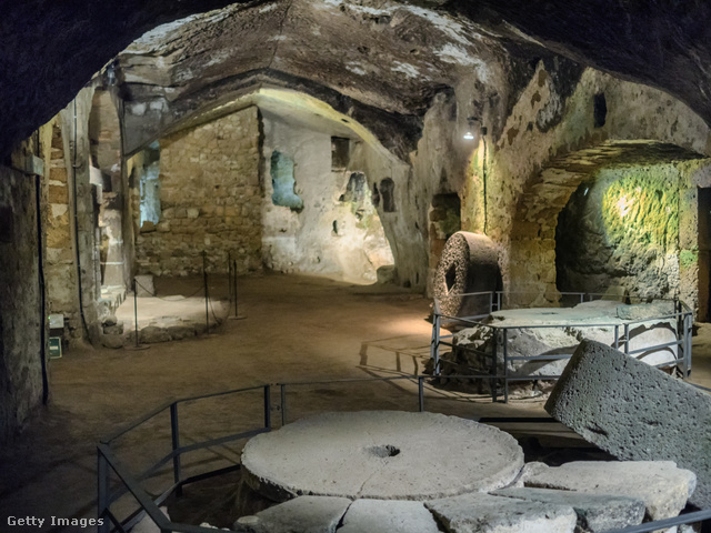 Orvieto alatt ilyen, szépen feltárt barlangok találhatók