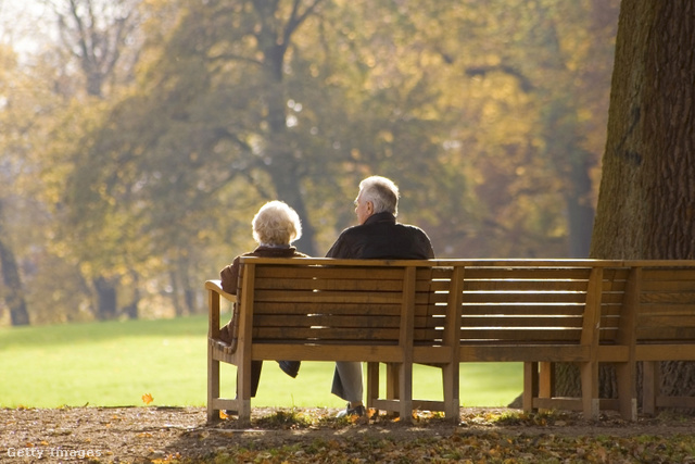 Magasabb összegre számíthatnak jövőre a nyugdíjasok