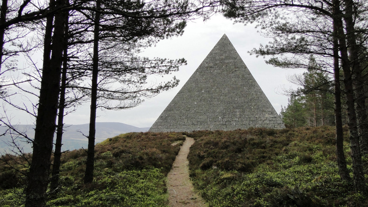 Albert herceg piramisa