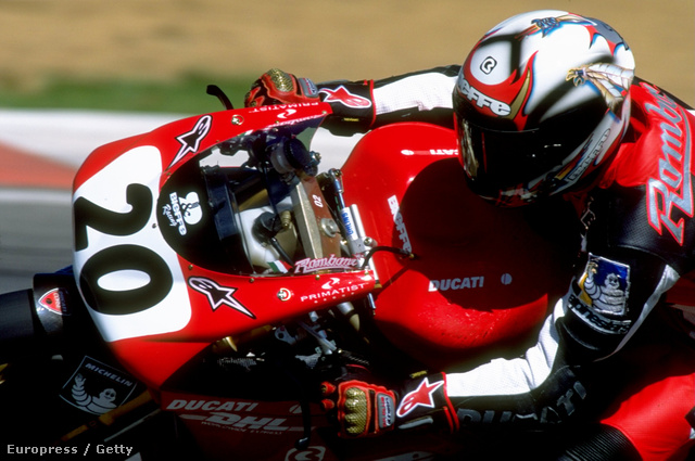 Romboni még aktív versenyzőként egy 1999-es Superbike futamon