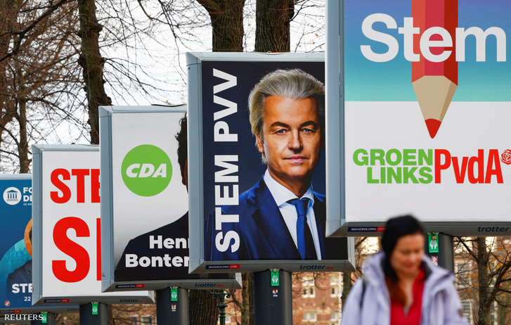 Geert Wilders egy választási plakáton Hágában 2023. november 21-én