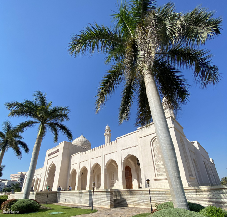 Sultan Qabuus Mosque, Omán, Szalála
