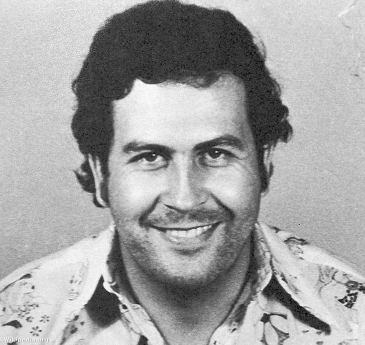 A regionális kolumbiai ellenőrző ügynökség által 1976-ban, Medellínben készített körözési felvétel Pablo Escobarról