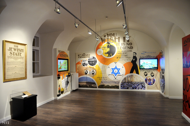 Kiállítás a budapesti Izraeli Kulturális Intézetben 2013. december 1-jén felavatott a Herzl-központban.