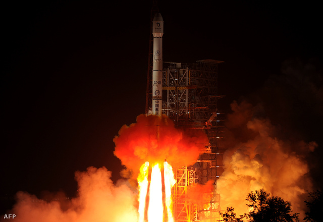 2013. december 2-án hajnalban indították útanak a Csang'o-3 (Holdistennő-3) elnevezésű kínai űrszondát, amely a tervek szerint a vele lévő Jáde nyúl nevű holdjáró robottal majd leszáll a Holdon.