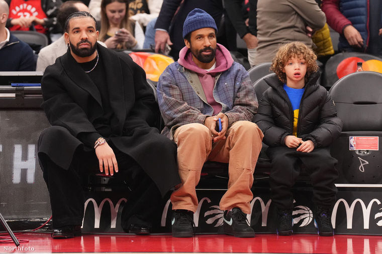 Drake kanadai rapper kosármeccsre vitte tegnap a kisfiát, a hatéves Adonis Grahamet