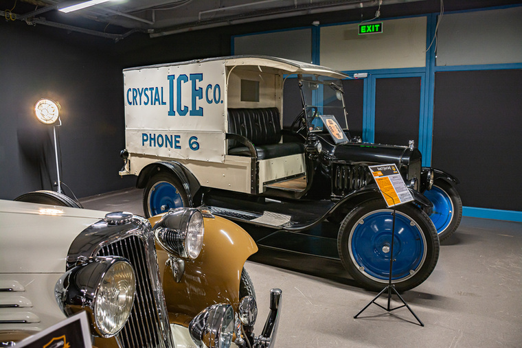 Annak idején számtalan feladatra használták a T-Modellt, ezzel az 1926-os teherautóval például jeget szállítottak.