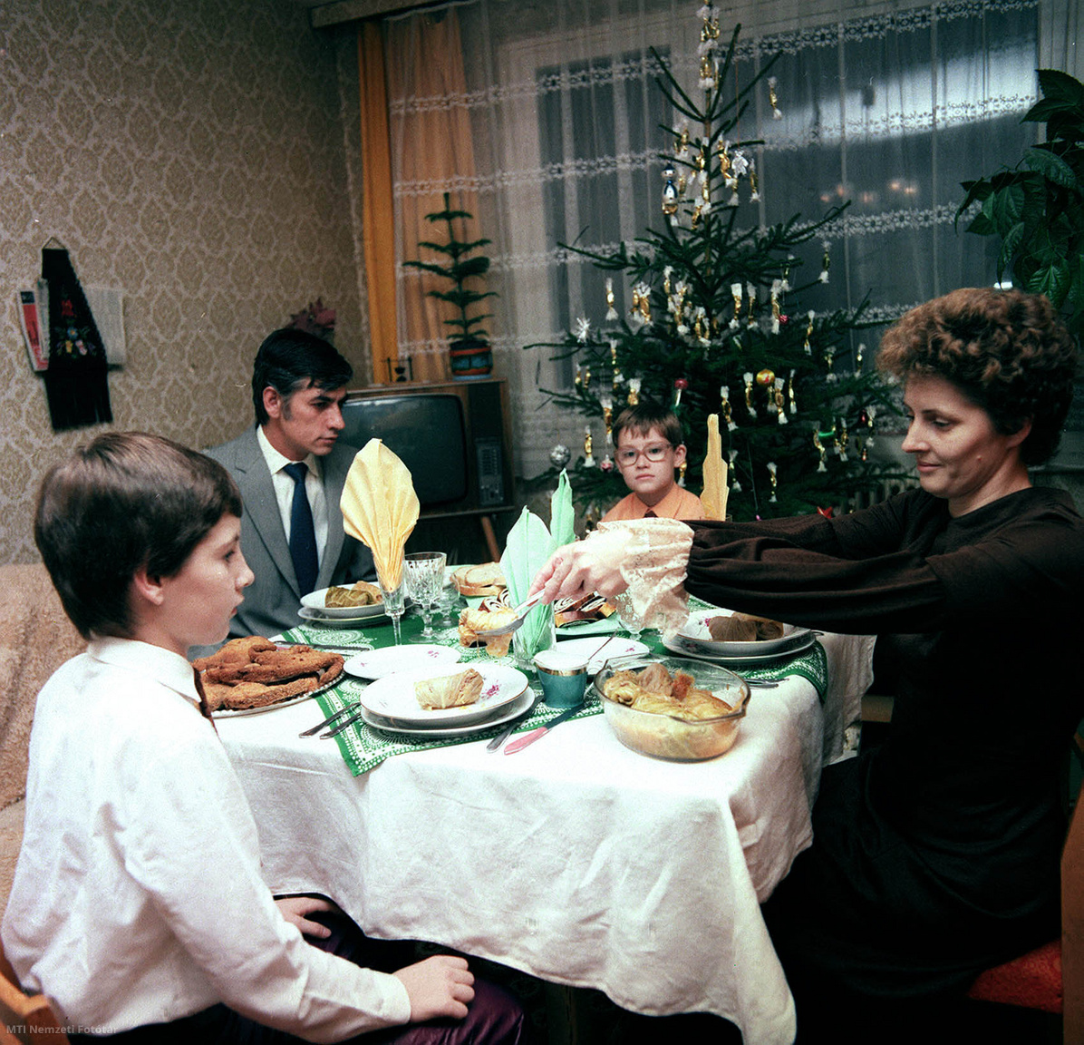 Miskolc, 1985. december 24. Karácsony este a miskolci Ágoston István családjánál.