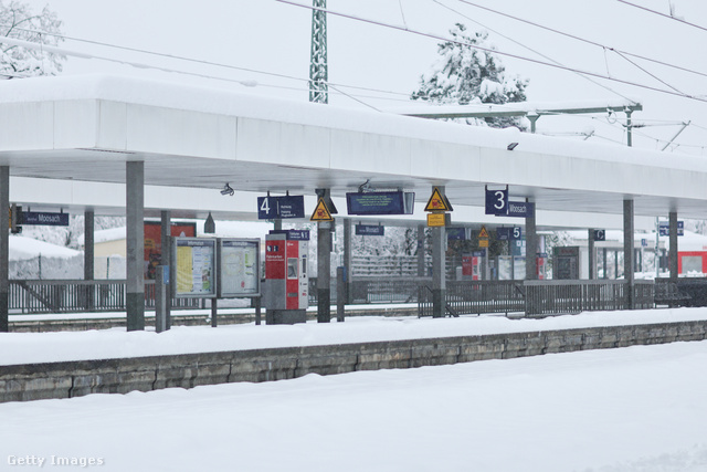 A vasútállomások Bajorország-szerte kihaltak, a vonatok nem közlekednek