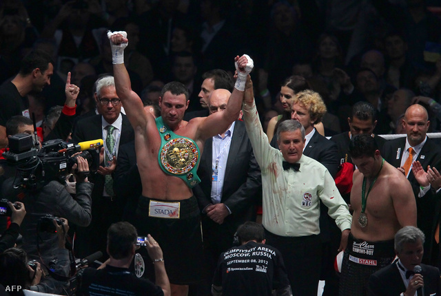 2012. szeptember 9-én Vitalij Klicsko technikai KO-val védte meg WBC világbajnoki címét, miután a mérkőzésvezető a negyedik menetben leléptette kihívóját, az eddig veretlen Manuel Charrt.