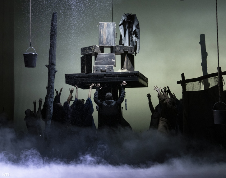 Jelenet az előadásból Nyikolaj Vasziljevics Gogol: A revizor című szatírájának próbáján a Nemzeti Színházban 2023. november 30-án