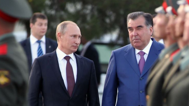               Rahmon elnök (jobbra) és Vlagyimir Putyin