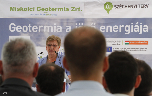 Németh Lászlóné a Pannergy Nyrt. 75 milliárd forintba kerülő miskolci geotermikus projektje első szakaszának átadásán, 2013. május 7-én