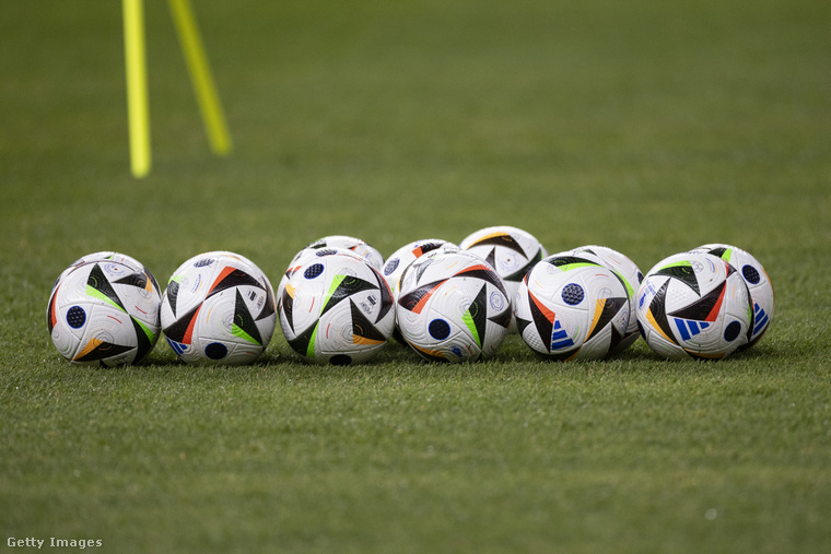 Adidas 2024-es németországi Eb-re tervezett labdái. A labda a Fussballliebe nevet kapta. (Fotó: Maja Hitij / Getty Images Hungary)