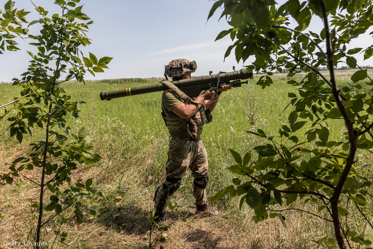 Ukrán katona egy Stinger rakétával 2023. július 26-án