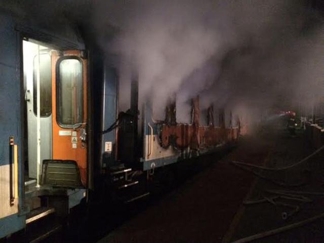 A kiégett vasúti kocsi (fotó: beol.hu)