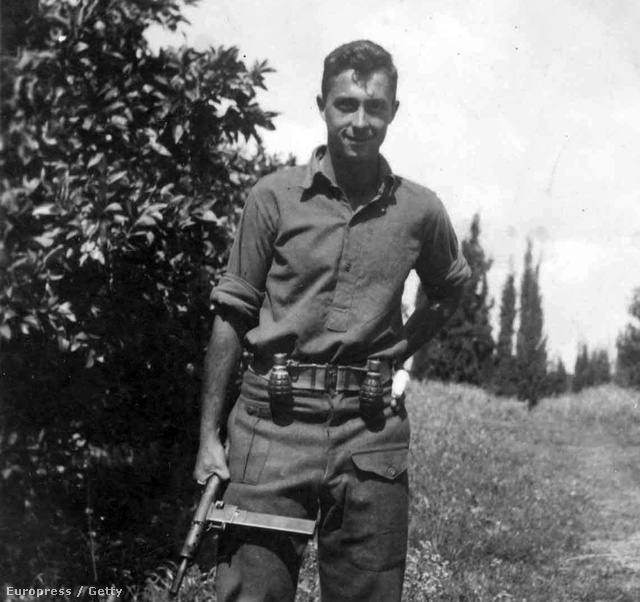 Ariel Saron 1948-ban: az arab-izraeli háborúban szakaszvezetőként harcolt.