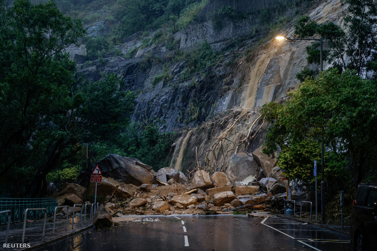 Földcsuszamlás a heves esőzések után Hongkongban, Kínában 2023