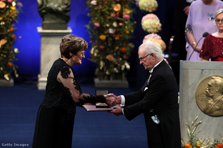 Karikó Katalin átveszi a Nobel-díjat 2023. december 10-én Stockholmban