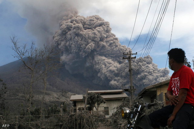 A napokban aktivizálódott Sinabung, Indonéziában