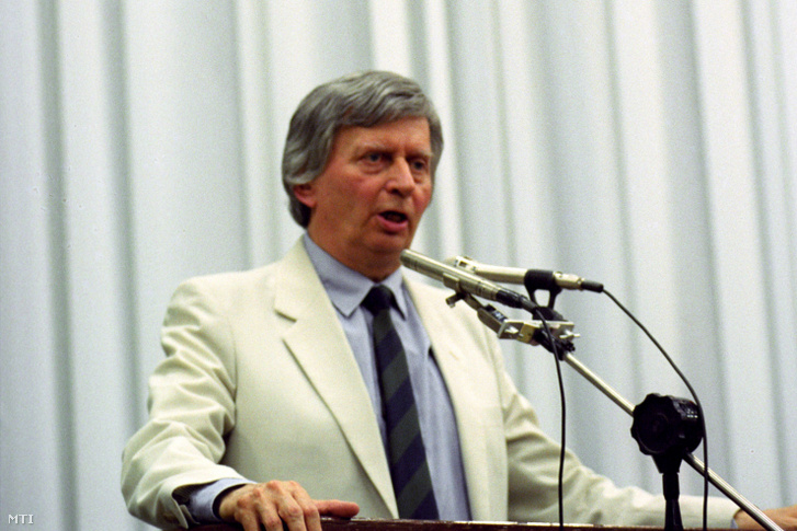Antall József miniszterelnök Tatán 1992. július 11-én