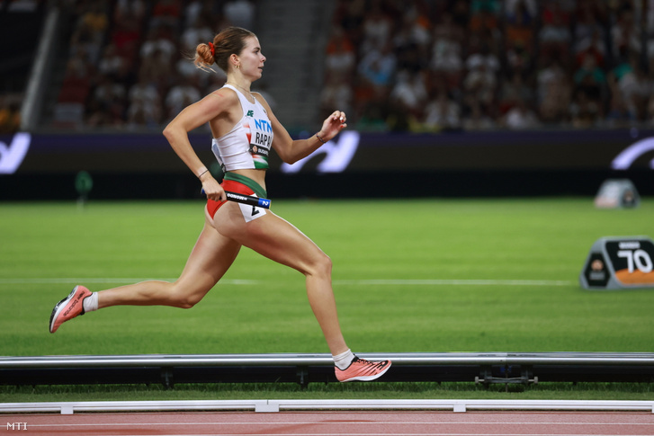 Rapai Fanni a női 4×400 méteres váltófutás előfutamában a budapesti atlétikai világbajnokságon, a Nemzeti Atlétikai Központban 2023. augusztus 26-án