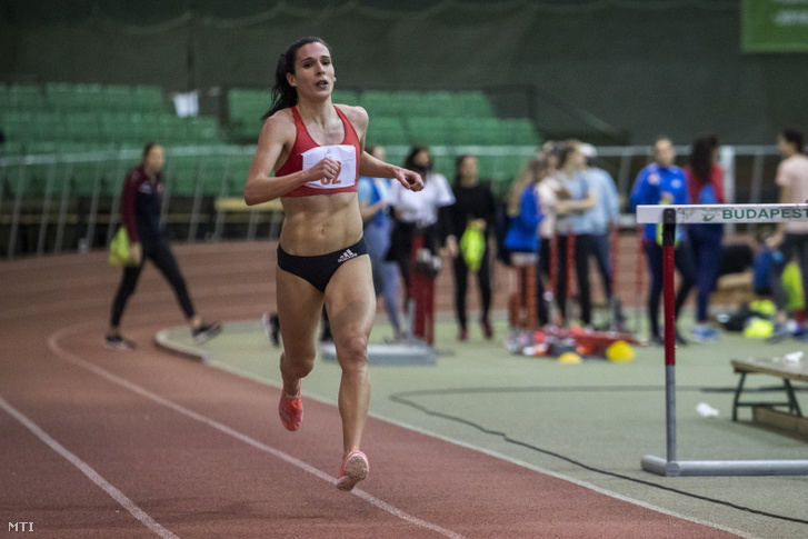 Wagner-Gyürkés Viktória az Ikarus BSE versenyzője, a női 3000 méteres síkfutás győztese a fedett pályás atlétikai bajnokságon, a budapesti BOK Csarnokban 2021. február 21-én