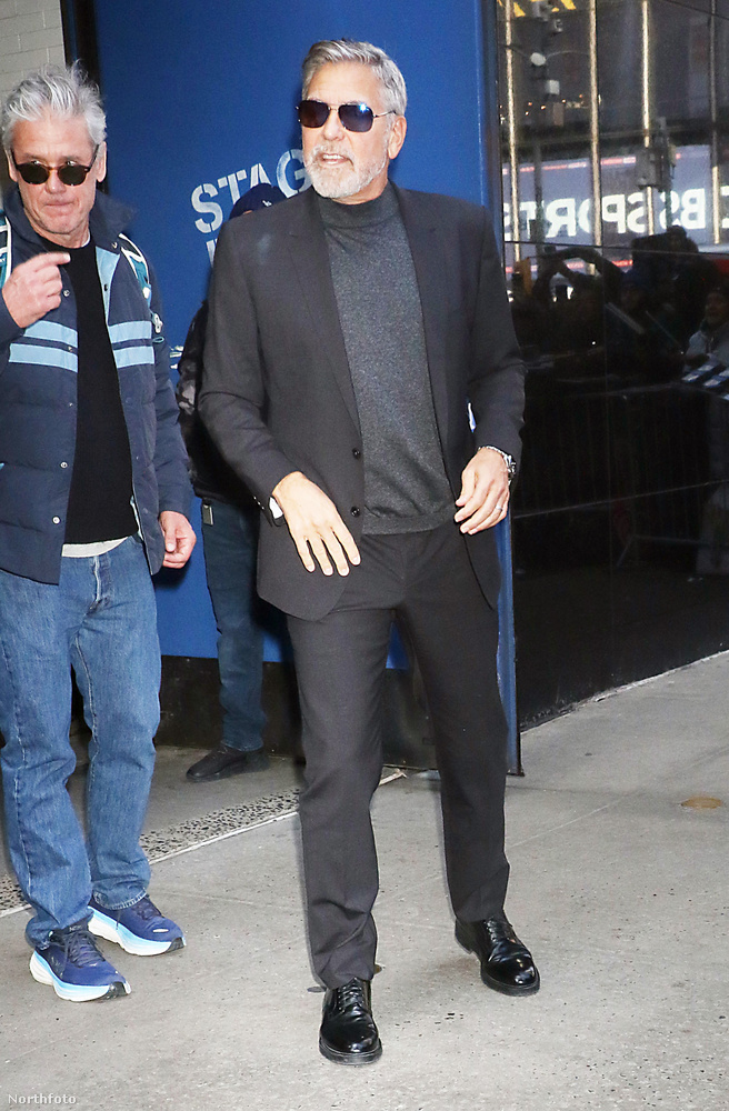 George Clooney-t a Good Morning America stúdiója előtt fényképezték le New Yorkban