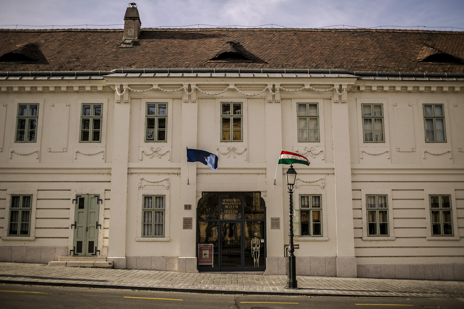 Semmelweis Ignác egykori szülőházában ma a Semmelweis Orvostörténeti Múzeum működik