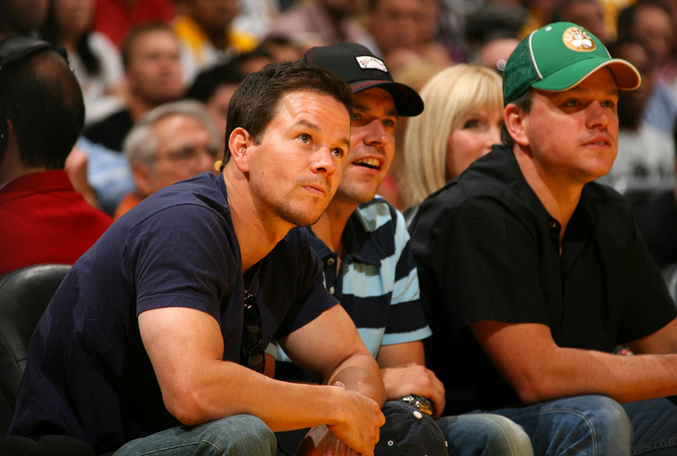 Mark Wahlberg és Matt Damon.