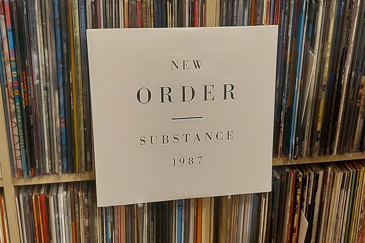 A New Order Subtance lemezborítója