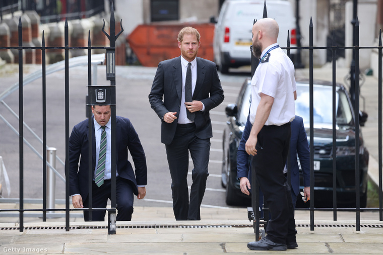 Harry herceg a Daily Mail ellen indított rágalmazási per alatt. (Fotó: Neil Mockford / Getty Images Hungary)