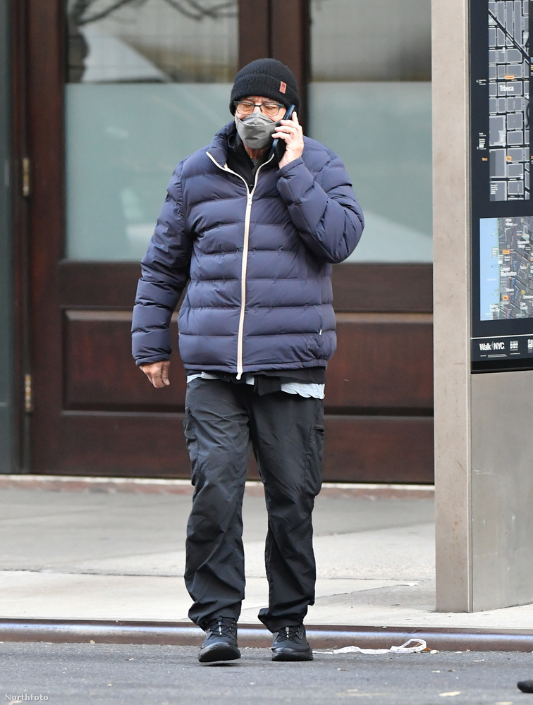 Robert De Nirót a New York-i TriBeCa kerületben látták utcára lépni a minap