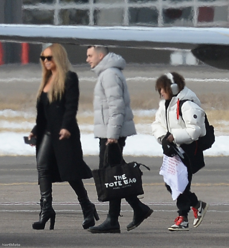 Szintén Aspenben szállt le magángépével Mariah Carey, aki a gyerekeivel és egy férfi kísérővel érkezett