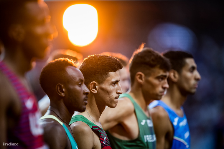A budapesti atlétikai világbajnokságon a férfi 1500 m előfutamait a viadal első napján rendezték.