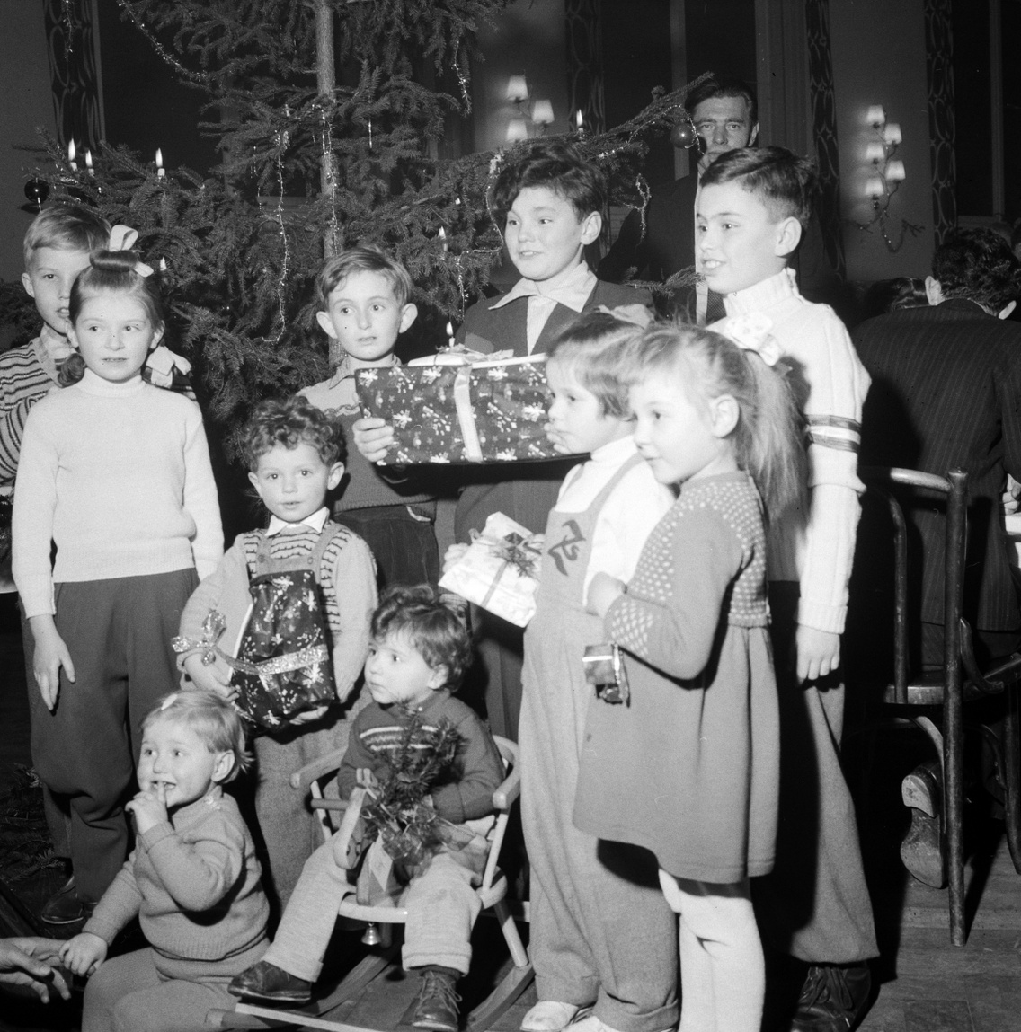 1956, Svájc, Liestal '56-os menekülttáborban élő gyerekek karácsonya