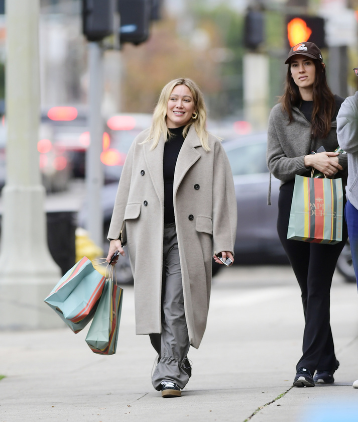 Hilary Duffot a karácsonyi bevásárlókörútján örökítették meg a paparazzók