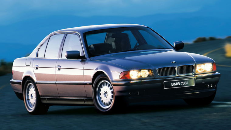 Az E38-as BMW 7-es, az E32-est váltotta