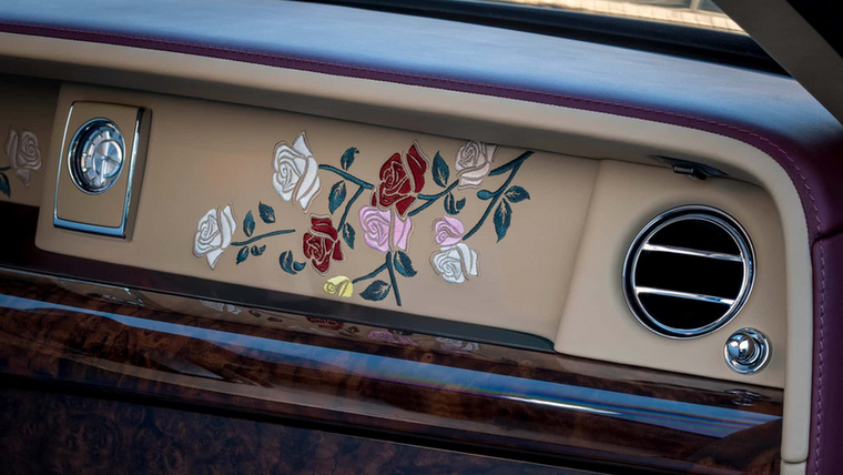 A Rolls-Royce goodwoodi központjának természetesen van saját virágoskertje...