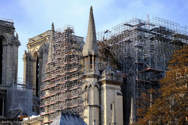 Már az állványok is feleslegesek lassan, hamarosan elkészül a Notre-Dame