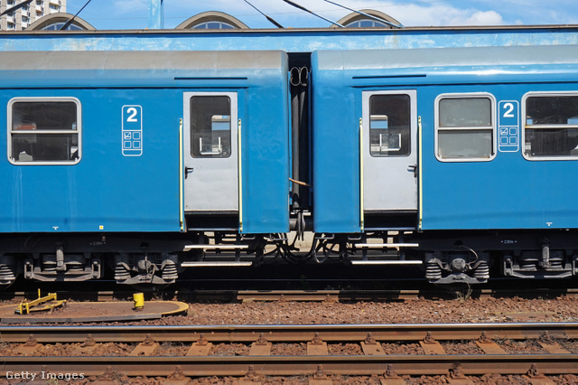 A bérletek vasúti, Volán-járatokon és HÉV-en történő felhasználása szűnik meg március elsejével