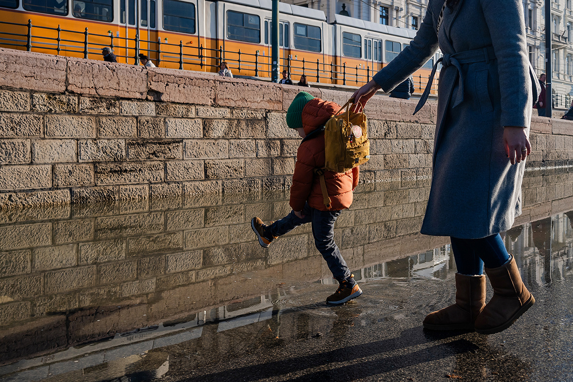 Rakoncátlan gyerek a Duna-parton