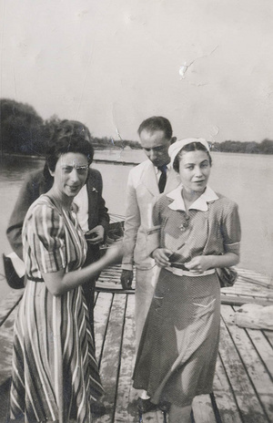 Baloldalt Beck Judit, mellette Gyarmati Fanni, hátul takarásban Radnóti, mellette Vas István
